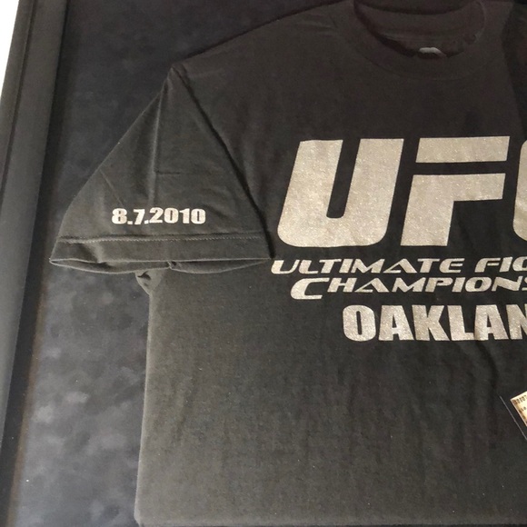 UFC 117 FRAMED T-SHIRT FROM THE FIGHT - Picture 4 of 4